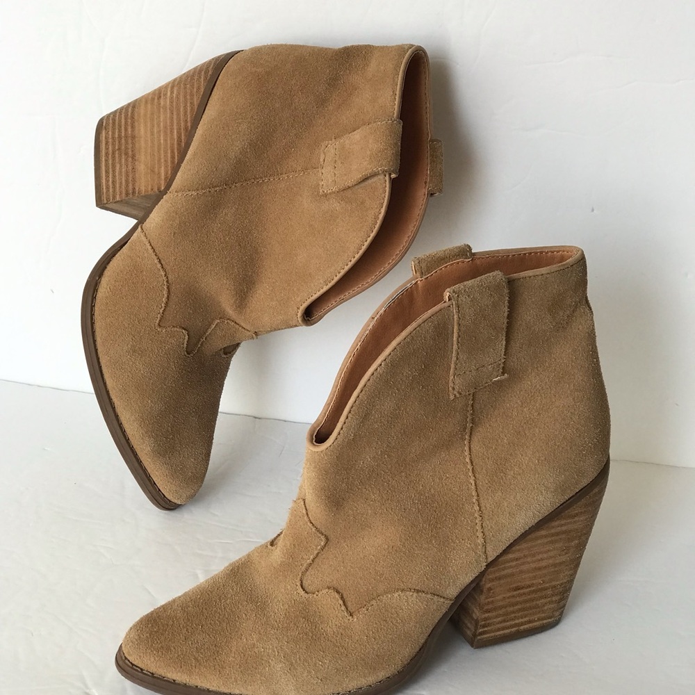 DINGO Flannie Natural Leather Bootie Ankle Distressed Boots size 10 Boho Cowgirl